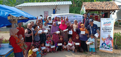 Penyintas Tsunami Selat Sunda Nikmati Hidangan Humanity Food Van