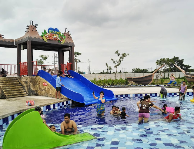 Kolam Renang Kraton Waterpark Krian