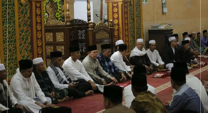 Wako Ahmadi Dampingi Wakil Gubernur Jambi Safari Ramadhan di Masjid Jamik Kumun