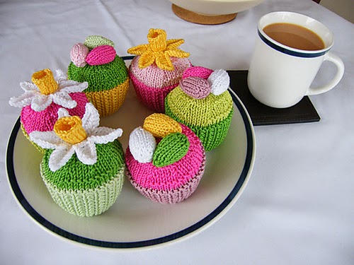 http://www.ravelry.com/patterns/library/easter-cupcakes