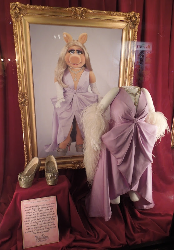 The Muppets Miss Piggy grand finale dress