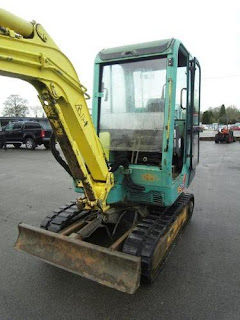 Yanmar B25V digger