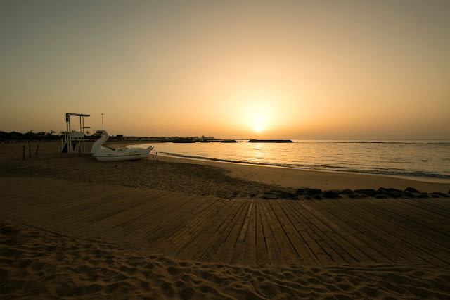 Alba sulla spiaggia di Caleta de Fuste a Fuerteventura