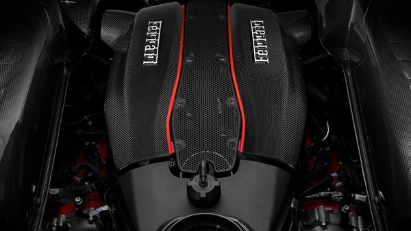 Ferrari-488_Pista-engine