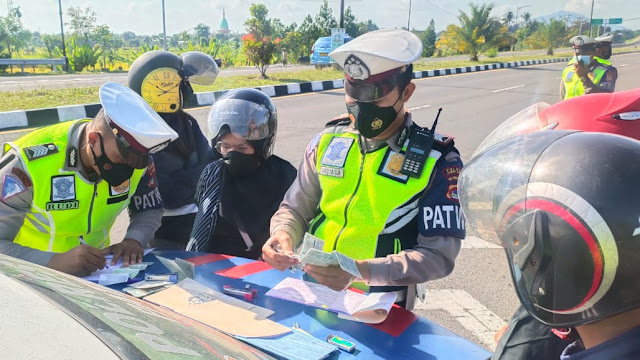 Terapkan Hunting System, Satlantas Polres Lobar Menindak 74 Pelanggar