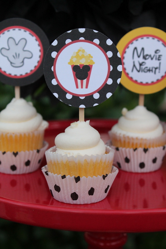 LAURA'S little PARTY: Mickey Outdoor Movie Night + FREE printables!