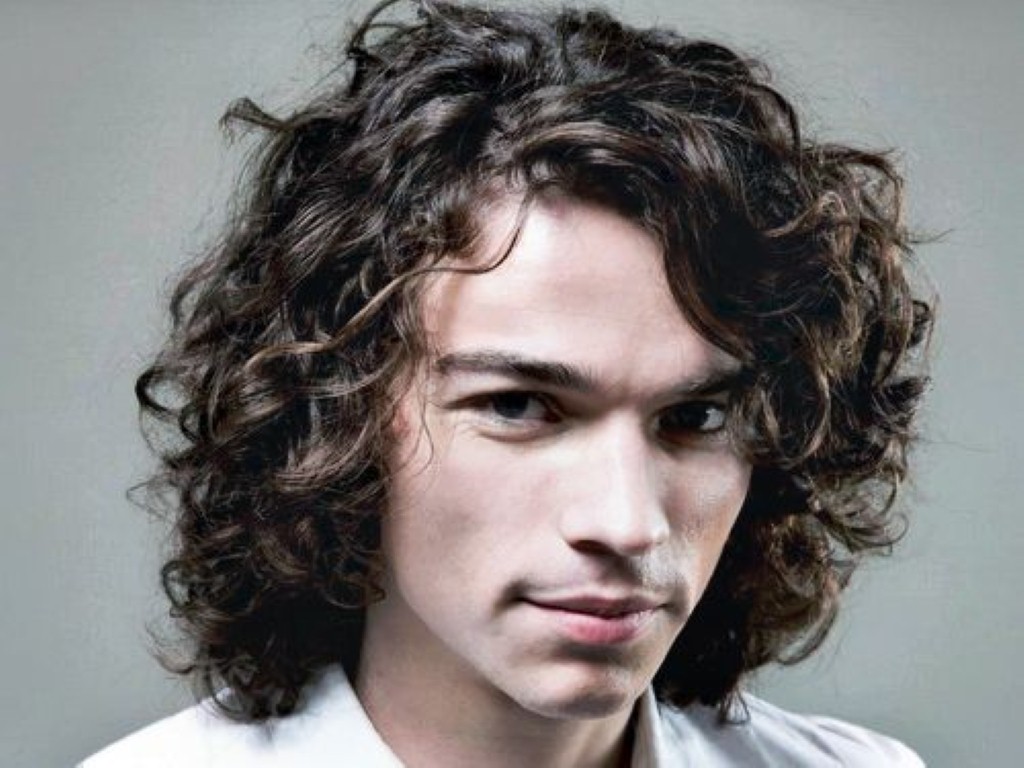 67 Great Hairstyles For Curly Wavy Haired Men Hairstylo