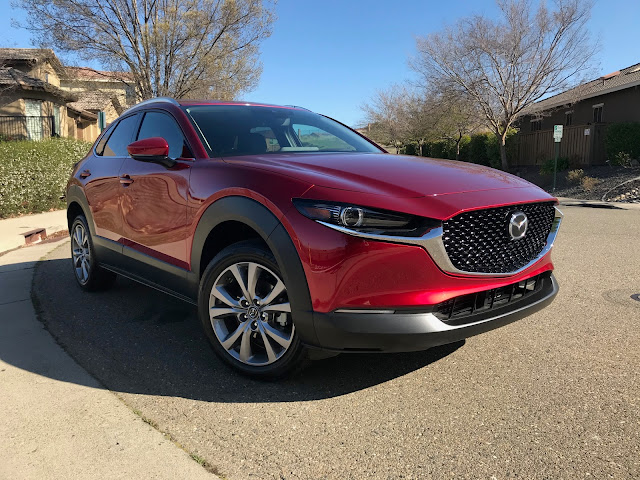 Front 3/4 view of 2020 Mazda CX-30 Premium