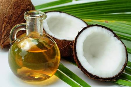 olio di cocco, proprietà, emolliente, idratante, cura dei capelli, prodotti doposole, crema mani