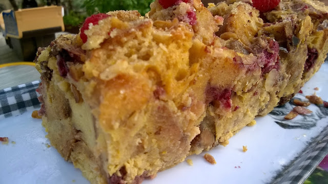 Cake de pain perdu vanille-framboises