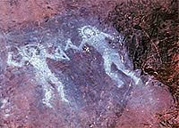 رسومات وجدت على جدران كهوف في إيطاليا تعود إلى 10000 سنة قبل الميلاد، تظهر أشخاص يلبسون بزات فضائية !
