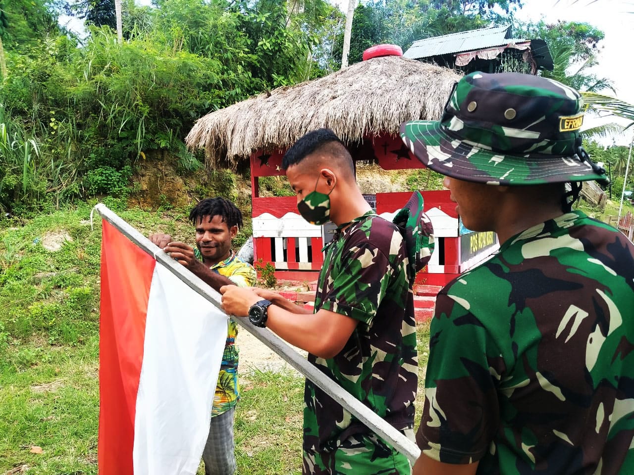 Prajurit TNI Batalyon Yonif 131/BRS Disambut Hangat Masyarakat Papua