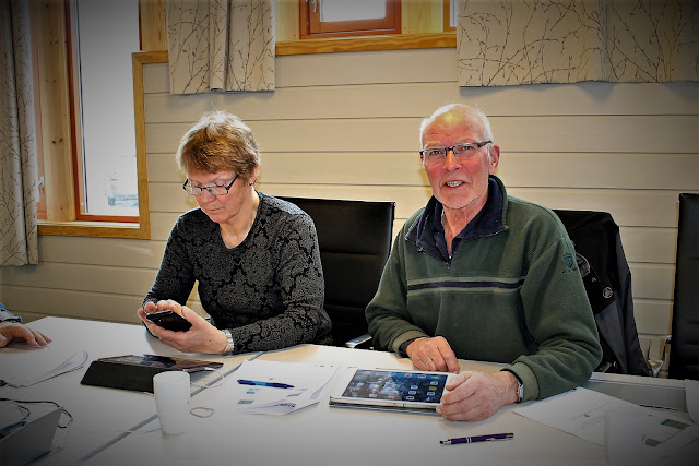 iPadkurs i Skjåk: Inger Kirsten Stagrim og Stein Teigen. Foto: Sigrun Eide