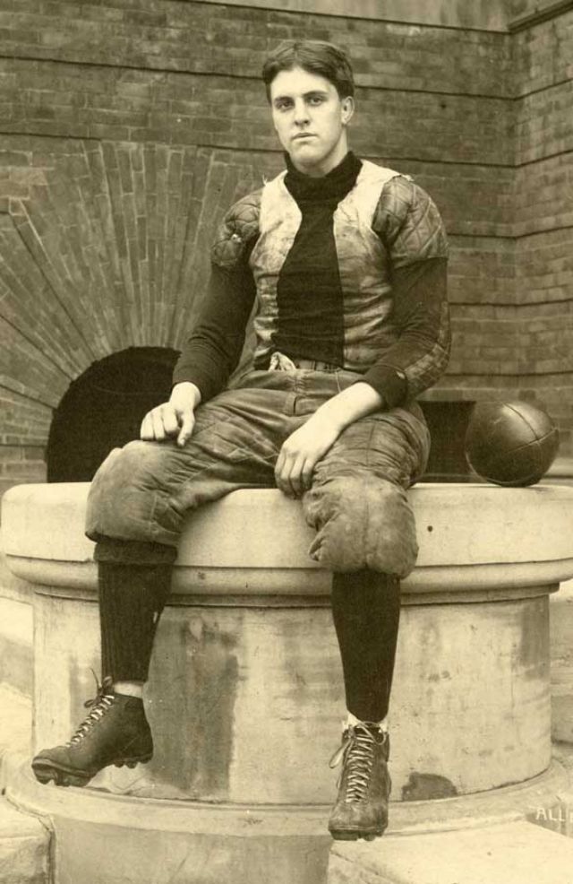 20 Vintage Portraits of Handsome American Football Players From the