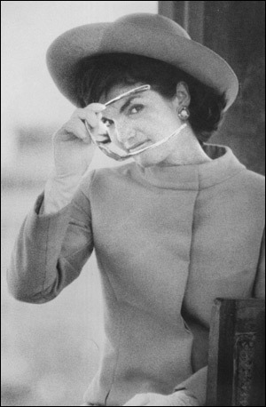 jackie kennedy fashion icon. jackie kennedy onassis fashion