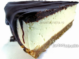 Felie de cheesecake fara coacere cu ciocolata (imaginea retetei)