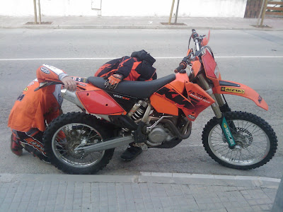 Preparando la KTM de Marcos