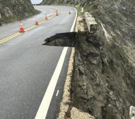  California's Highway 1 partially collapses, leaving vehicles and cars stranded