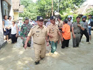 Debit  Air Cimanuk Meluap Warga Diminta Waspada 