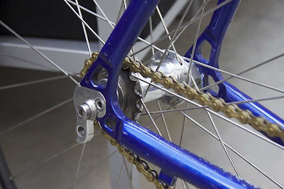 Desain Sepeda Fixie Sporty Putih Biru