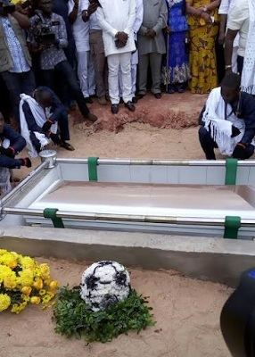 Former Super Eagles Coach, Stephen Keshi Buried Amid Tears In Delta State (See Photos)