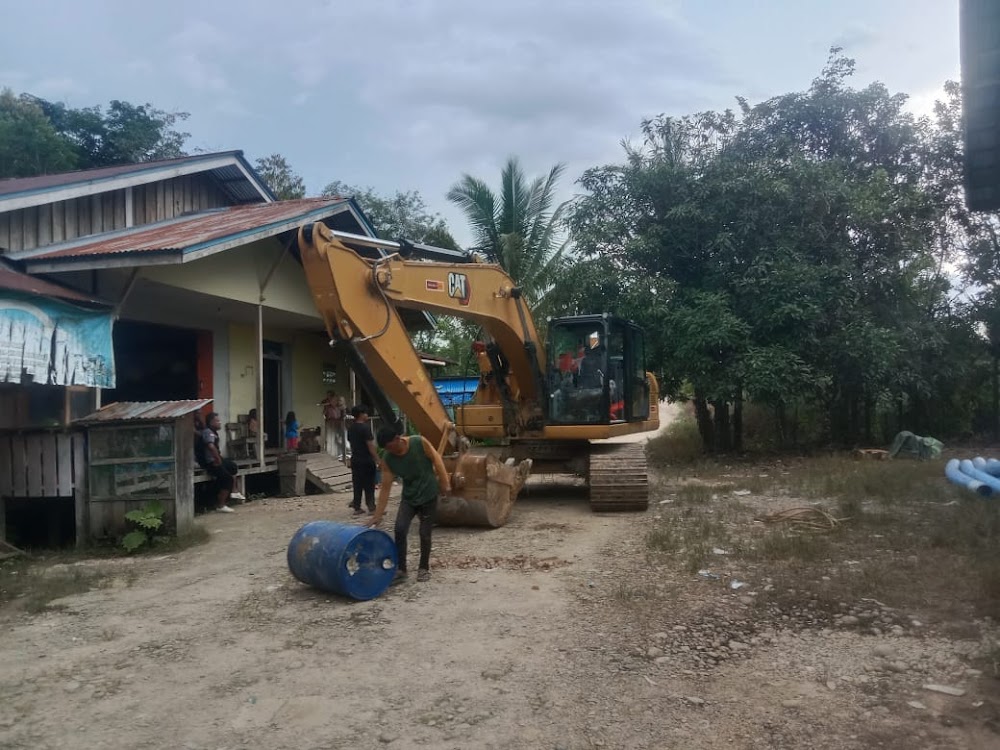 Bantah Alat Berat Digunakan Untuk Kegiatan Peti Di Bukit Hitam Kapuas Hulu, Sunato : Saya Sewa Dan Hibahkan Untuk Penuhi Janji Politik !!