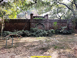 Bage Aalam Ka Gumbad at Hauz Khash