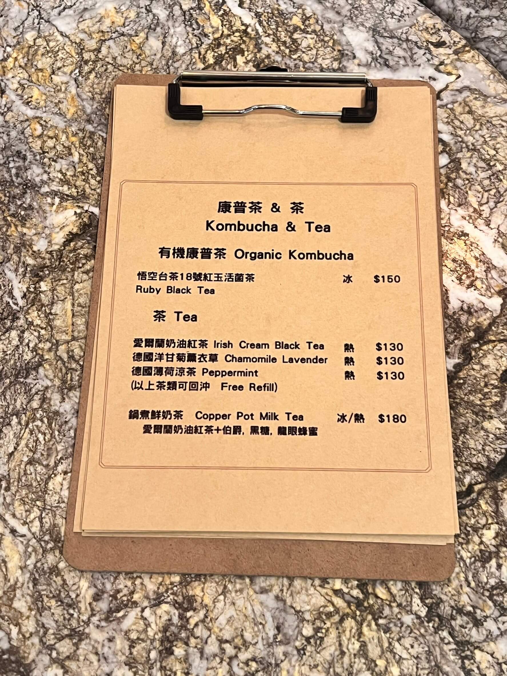 台南咖啡廳推薦【在古董咖啡】最神秘的咖啡廳隱身於體育路巷弄中