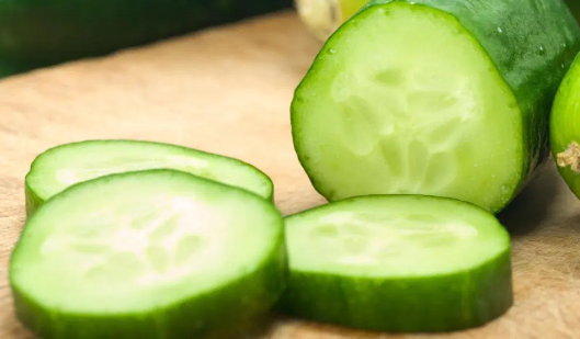 Take a look at the 14 reasons to eat cucumber