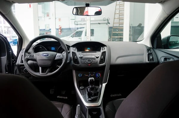 Interior Ford Focus 3 Sedán 2017