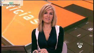 SANDRA GOLPE, Camisa negra, con un bonito canalillo (23.11.10)