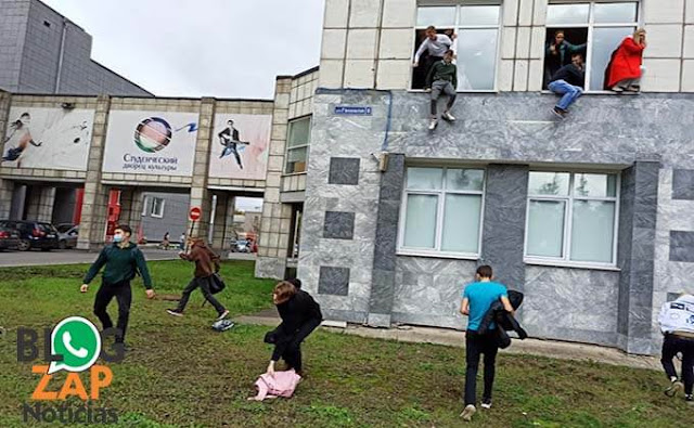 Estudantes pulando de janelas da Faculdade