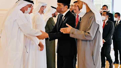 Singgah di Abu Dhabi, Presiden Jokowi Sampaikan Dukacita atas Wafatnya Sheikh Khalifa