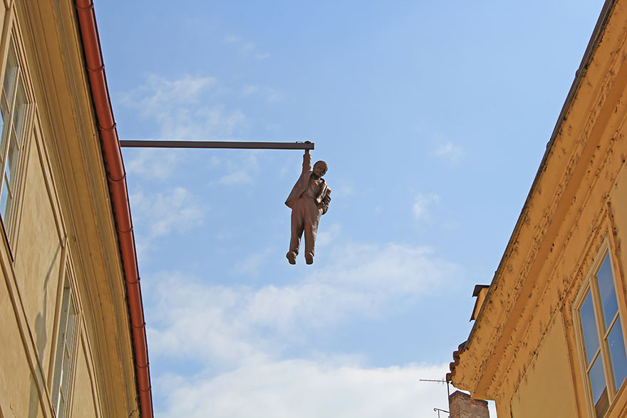 42 Of The Most Beautiful Sculptures In The World - Man Hanging Out, Prague, Czech Republic