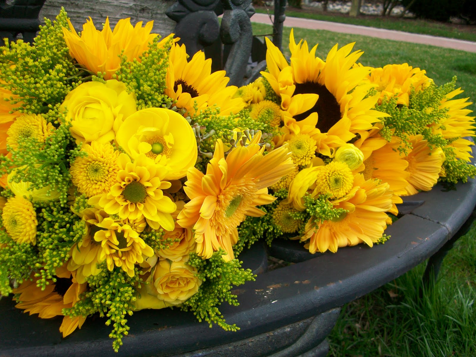Labels: sunflower wedding