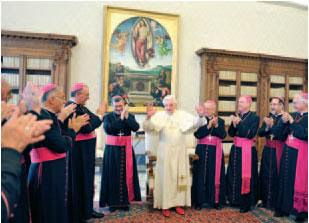 Benedicto XVI recibe en su biblioteca privada a los obispos de la Región Norte de la Conferencia Episcopal de Brasil en visita 