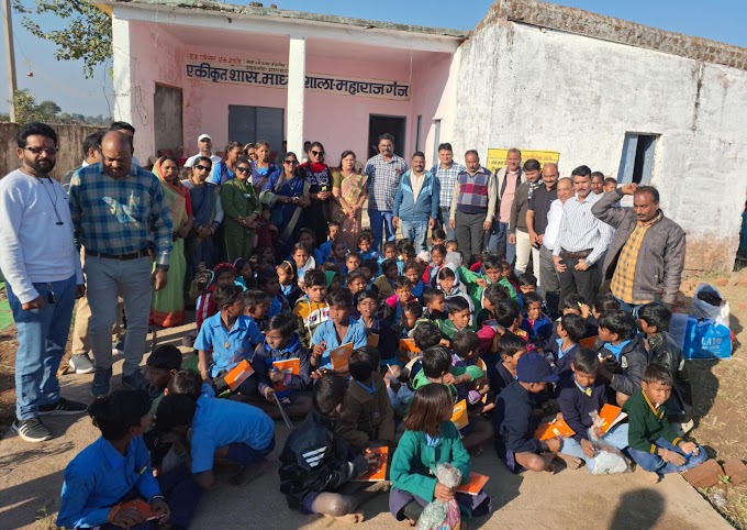 पिपरिया महाराज गंज गांव के गरीब विद्यार्थियों एवं ग्रामीणों को कड़कड़ाती ठंड में कपड़े वितरित करने नेकी की दीवार का हुआ आयोजन