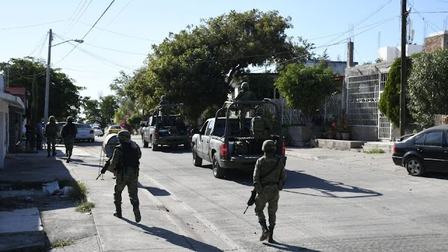 Sicarios bloquearon las calles para llevar a cabo la orden del Mayo, Marinos y Soldados no intervinieron hasta que los Sicarios terminaron el encargo