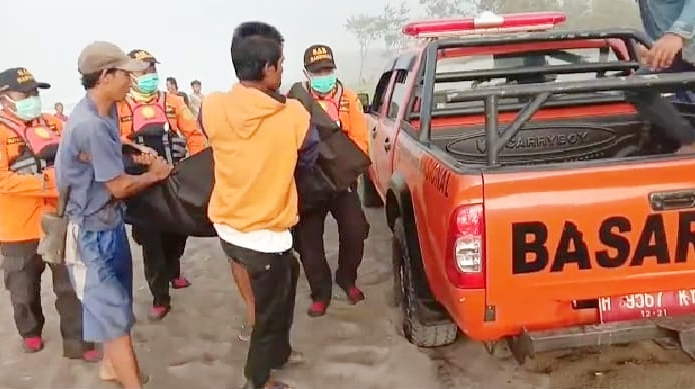 Pencari Ikan Ditemukan Meninggal di Pantai Sawangan Puring