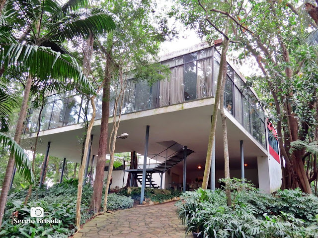 Vista ampla da Casa de Vidro de Lina Bo Bardi - Morumbi - São Paulo