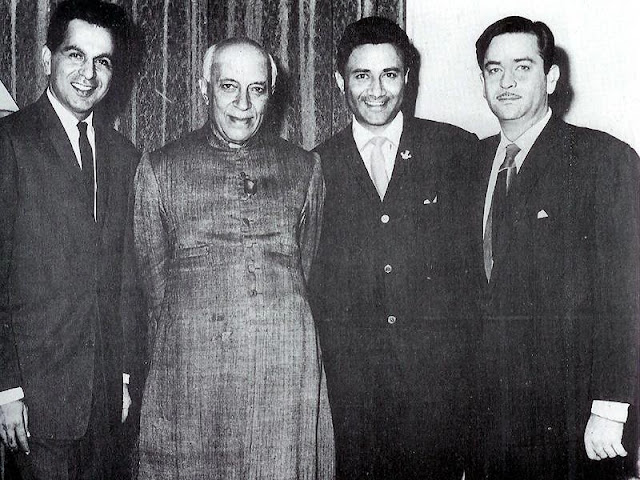 राज कपूर प्रधानमंत्री जवाहरलाल नेहरु के साथ