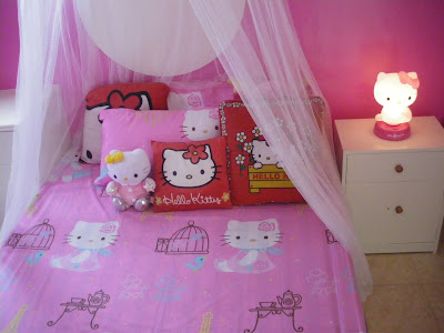 Kamar Tidur Feminim Bernuansa Hello Kitty