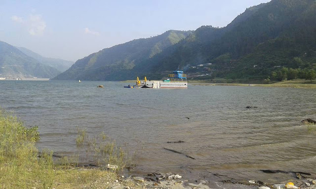 Barts Boat in Tehri Jheel