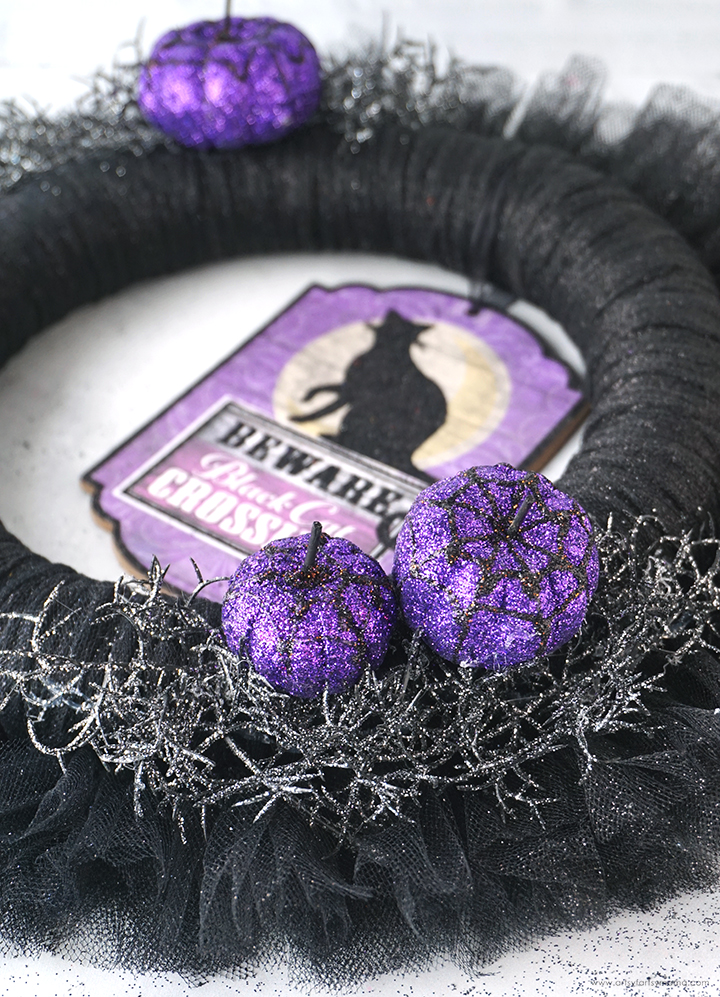 Halloween Black Cat Crossing Wreath