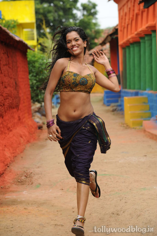 Item girl puja's hot stills