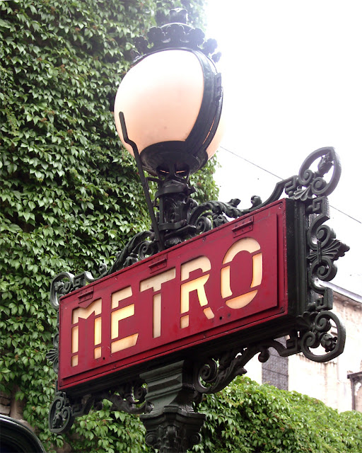 Métro signpost, Val d'Osne variant, Boulevard Saint-Germain, Quartier Saint-Germain-des-Prés, 6th arrondissement, Paris