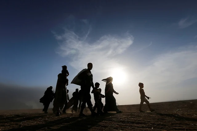 Image Attribute: Civilians return to their village after it was liberated from Islamic State militants, south of Mosul, Iraq October 21, 2016.   REUTERS/Thaier Al-Sudaini/File Photo