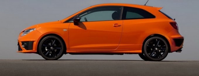 Interior SEAT Ibiza SC Sport Edition has received a similar orange 