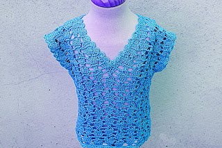 8 - Crochet IMAGEN Blusa para niña con puntada de corazones. MAJOVEL