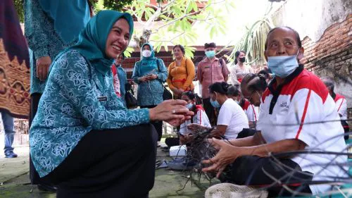 Apresiasi Kader Posyandu Sumbar Berprestasi, Kunjungi Posyandu Merak Desa Bona, Gianyar, Bali